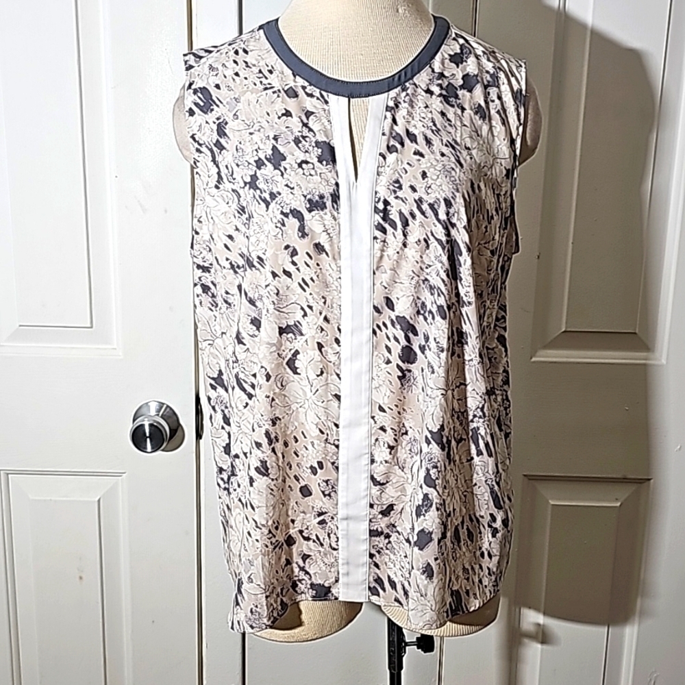 TAHARI women's XL‎ sleevless top.  Gray floral print. Key hole in front.